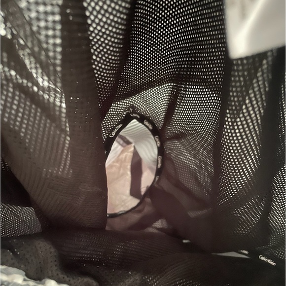 CALVIN KLEIN - Mens Swim trunks. Inner netting & front and back pockets. Size M. - Picture 4 of 7